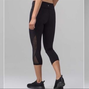 Lululemon Twist and Train Black Crop Leggings size 6
